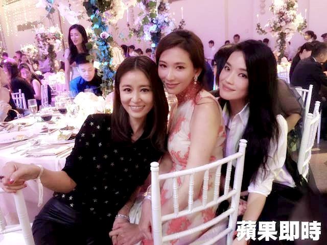 3 nàng 'ế' họ Lâm trong đám cưới Angela Baby năm ấy: Người bắt được hoa cưới lại gây bất ngờ nhất 3 nàng 'ế' họ Lâm trong đám cưới Angela Baby năm ấy: Người bắt được hoa cưới lại gây bất ngờ nhất