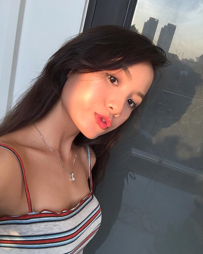 Dàn hot girl mặt chữ điền: Nữ tính, sexy đều đủ cả - 8 Dàn hot girl mặt chữ điền: Nữ tính, sexy đều đủ cả - 8