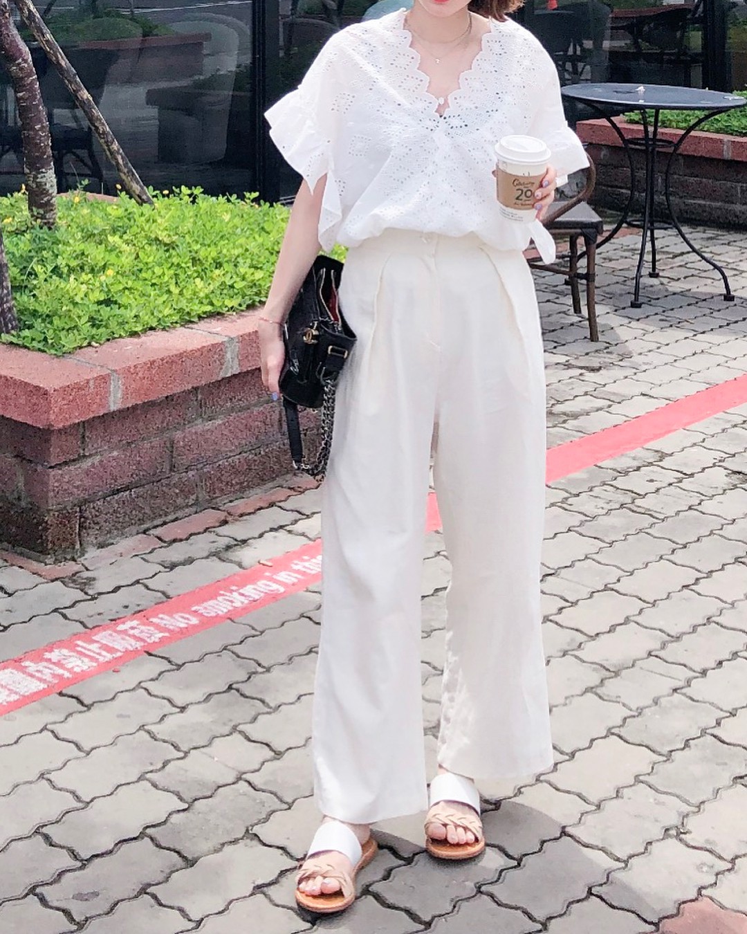 Diện quần ống rộng, bạn cứ mix với 4 kiểu áo sau là 'chắc cốp' đẹp và sành điệu Diện quần ống rộng, bạn cứ mix với 4 kiểu áo sau là 'chắc cốp' đẹp và sành điệu