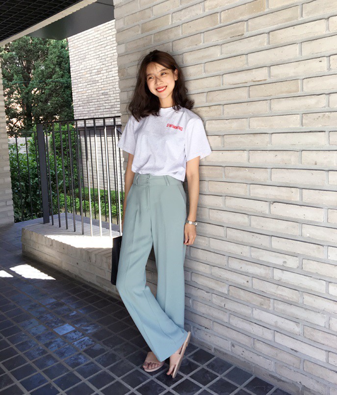 Diện quần ống rộng, bạn cứ mix với 4 kiểu áo sau là 'chắc cốp' đẹp và sành điệu - 13 Diện quần ống rộng, bạn cứ mix với 4 kiểu áo sau là 'chắc cốp' đẹp và sành điệu - 13
