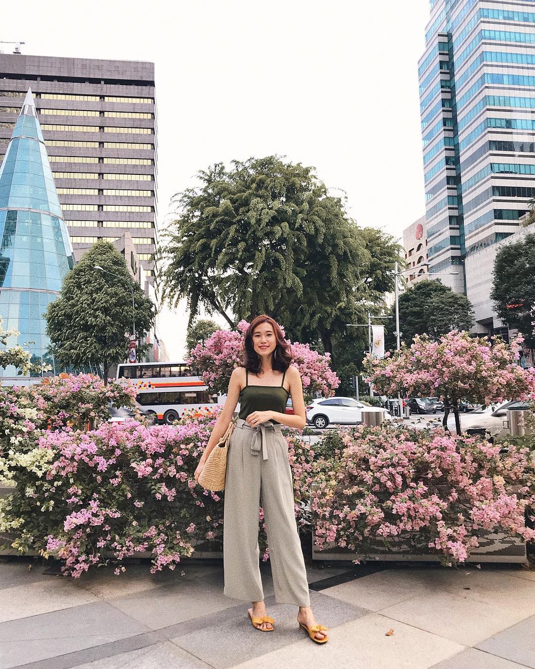 Diện quần ống rộng, bạn cứ mix với 4 kiểu áo sau là 'chắc cốp' đẹp và sành điệu - 5 Diện quần ống rộng, bạn cứ mix với 4 kiểu áo sau là 'chắc cốp' đẹp và sành điệu - 5