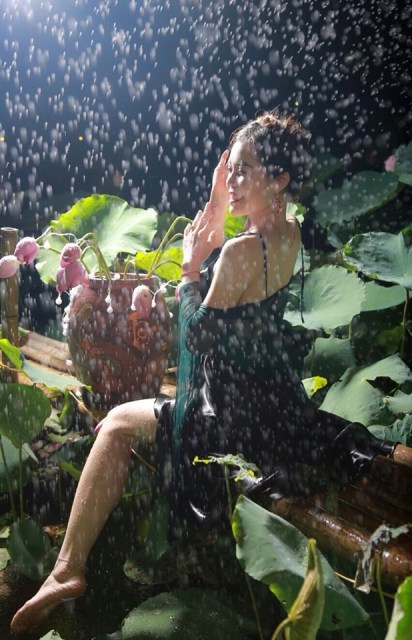 Quên chuyện hở bạo câu like đi, bộ ảnh 'Sen đêm' đang lay động nhiều người vì lý do đặc biệt này - 2 Quên chuyện hở bạo câu like đi, bộ ảnh 'Sen đêm' đang lay động nhiều người vì lý do đặc biệt này - 2