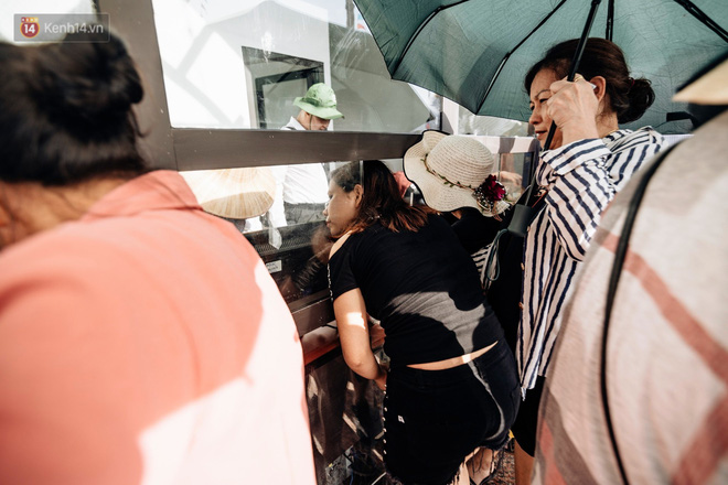 Người dân Hà Nội thích thú trải nghiệm công viên nước hiện đại nhất Thủ đô trong ngày đầu mở cửa - 11 Người dân Hà Nội thích thú trải nghiệm công viên nước hiện đại nhất Thủ đô trong ngày đầu mở cửa - 11