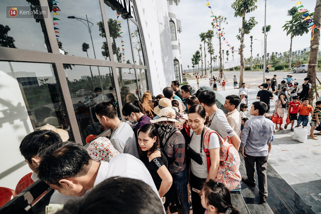 Người dân Hà Nội thích thú trải nghiệm công viên nước hiện đại nhất Thủ đô trong ngày đầu mở cửa - 8 Người dân Hà Nội thích thú trải nghiệm công viên nước hiện đại nhất Thủ đô trong ngày đầu mở cửa - 8