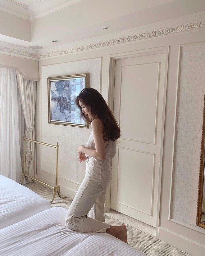 Nóng thế này cứ diện cả cây trắng là vừa mát lại vừa sang, và đây là 12 gợi ý đẹp tuyệt dành cho bạn Nóng thế này cứ diện cả cây trắng là vừa mát lại vừa sang, và đây là 12 gợi ý đẹp tuyệt dành cho bạn