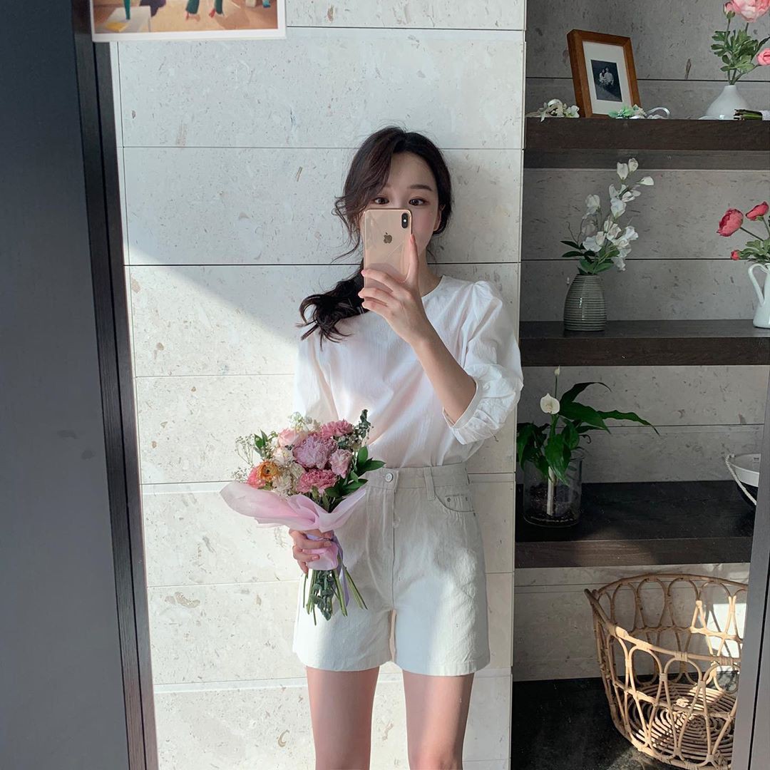 Nóng thế này cứ diện cả cây trắng là vừa mát lại vừa sang, và đây là 12 gợi ý đẹp tuyệt dành cho bạn - 9 Nóng thế này cứ diện cả cây trắng là vừa mát lại vừa sang, và đây là 12 gợi ý đẹp tuyệt dành cho bạn - 9