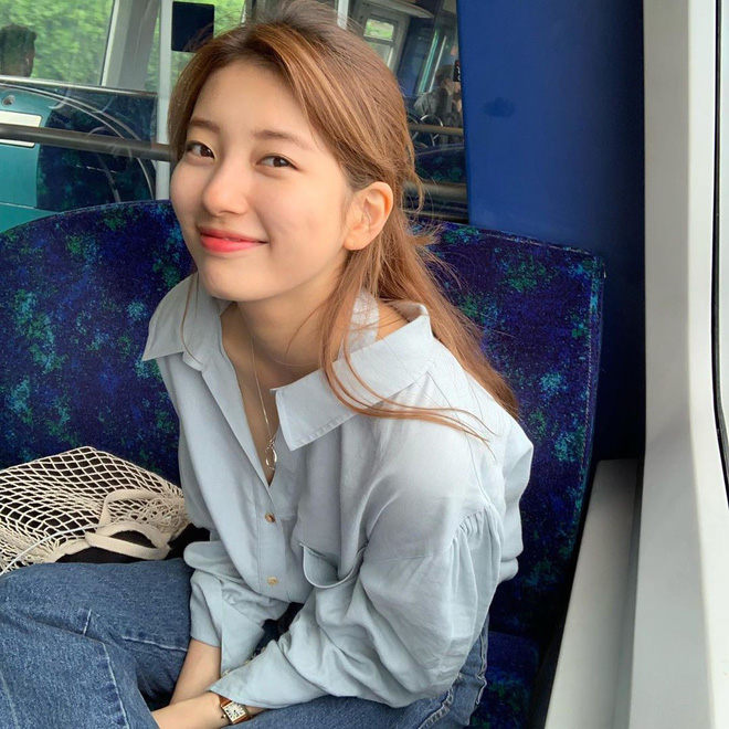 Cứ ngắm ảnh du lịch của Suzy, bạn sẽ có cả tá gợi ý kiểu tóc thật xinh cho ngày hè - 13 Cứ ngắm ảnh du lịch của Suzy, bạn sẽ có cả tá gợi ý kiểu tóc thật xinh cho ngày hè - 13