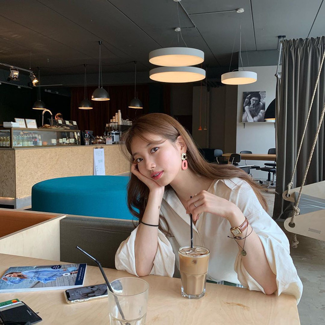Cứ ngắm ảnh du lịch của Suzy, bạn sẽ có cả tá gợi ý kiểu tóc thật xinh cho ngày hè - 3 Cứ ngắm ảnh du lịch của Suzy, bạn sẽ có cả tá gợi ý kiểu tóc thật xinh cho ngày hè - 3