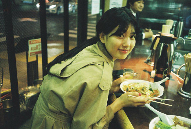 Cứ ngắm ảnh du lịch của Suzy, bạn sẽ có cả tá gợi ý kiểu tóc thật xinh cho ngày hè - 6 Cứ ngắm ảnh du lịch của Suzy, bạn sẽ có cả tá gợi ý kiểu tóc thật xinh cho ngày hè - 6