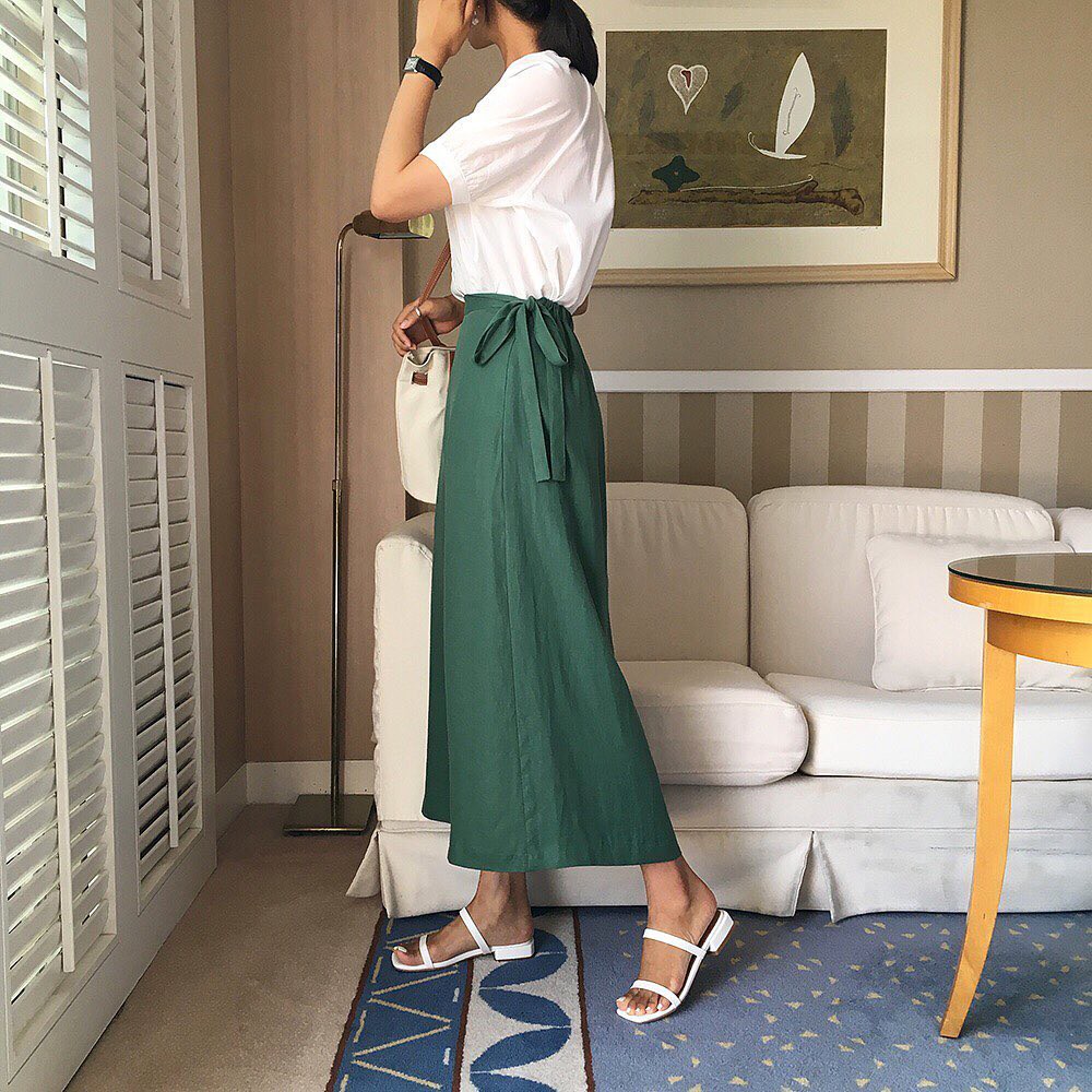Nắng nóng quá thể, chị em công sở đừng xúng xính 4 items diện lên là muốn 'bốc hỏa' này - 11 Nắng nóng quá thể, chị em công sở đừng xúng xính 4 items diện lên là muốn 'bốc hỏa' này - 11