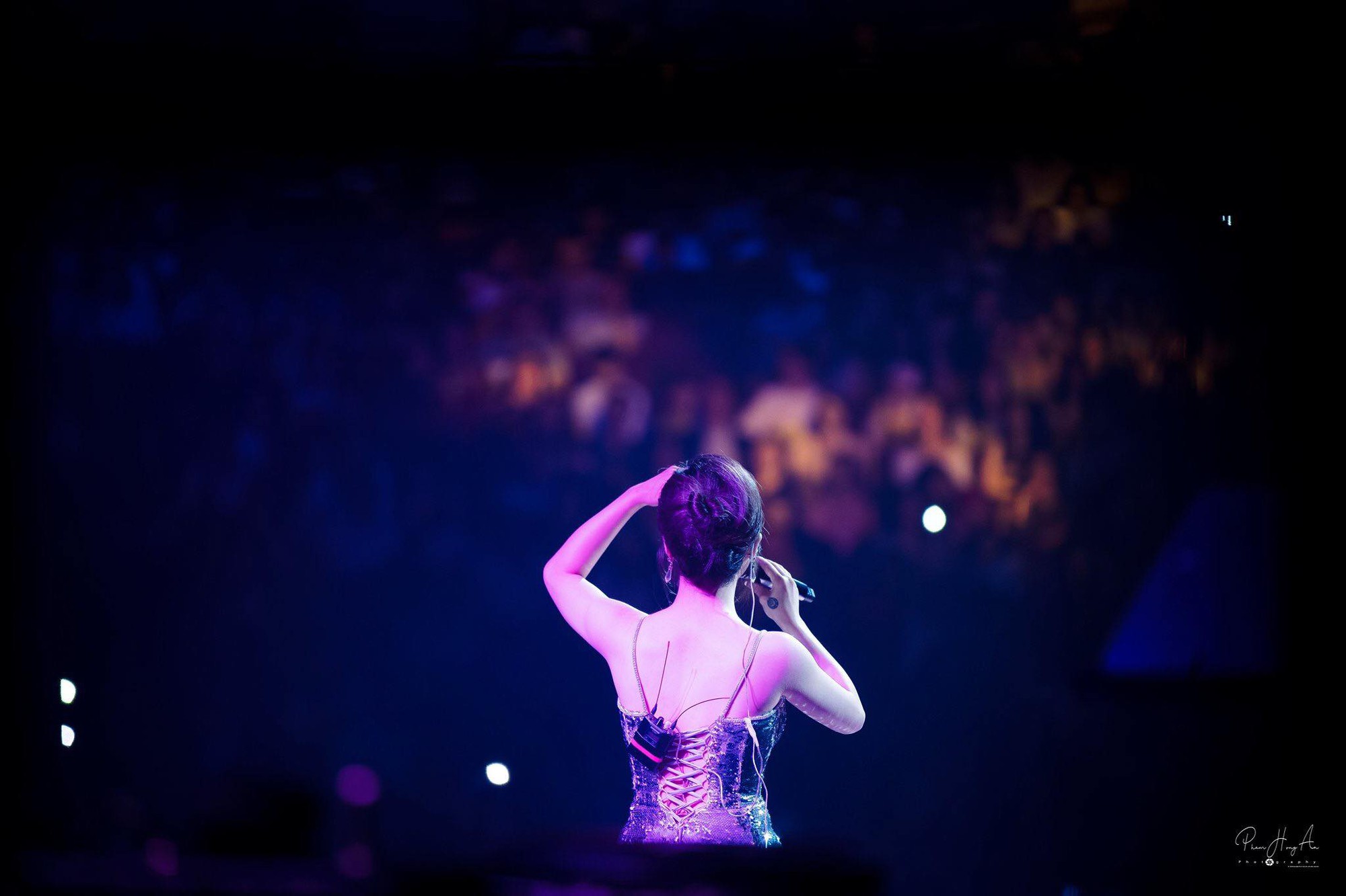 Hương Tràm hát live giữa hàng ngàn khán giả Mỹ, fan đăng ảnh dìm hàng và đây là phản ứng bất ngờ của nữ ca sĩ Hương Tràm hát live giữa hàng ngàn khán giả Mỹ, fan đăng ảnh dìm hàng và đây là phản ứng bất ngờ của nữ ca sĩ