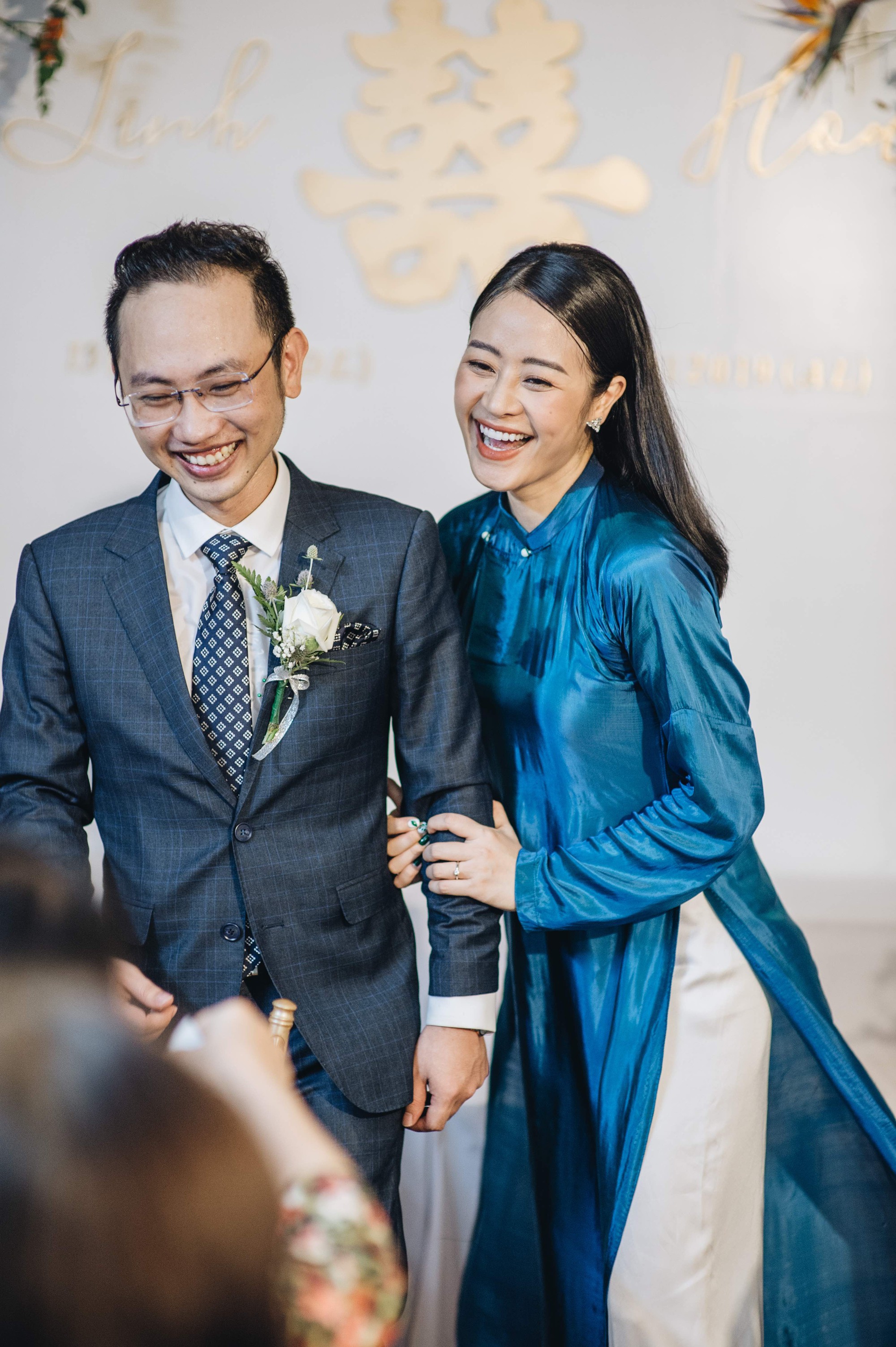 Chồng tương lai của MC Phí Linh lần đầu lộ diện, hạnh phúc hôn má cô dâu trong ngày ăn hỏi - 12 Chồng tương lai của MC Phí Linh lần đầu lộ diện, hạnh phúc hôn má cô dâu trong ngày ăn hỏi - 12