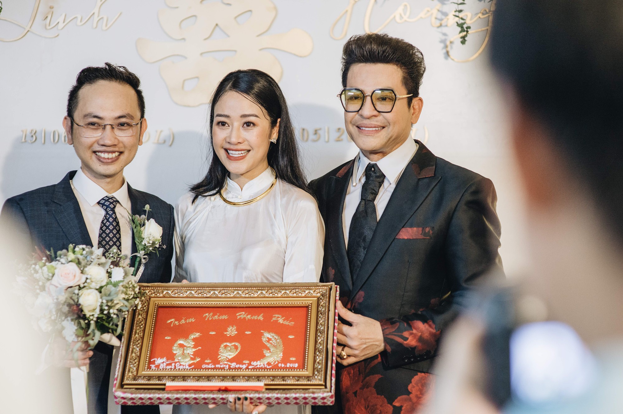 Chồng tương lai của MC Phí Linh lần đầu lộ diện, hạnh phúc hôn má cô dâu trong ngày ăn hỏi - 15 Chồng tương lai của MC Phí Linh lần đầu lộ diện, hạnh phúc hôn má cô dâu trong ngày ăn hỏi - 15