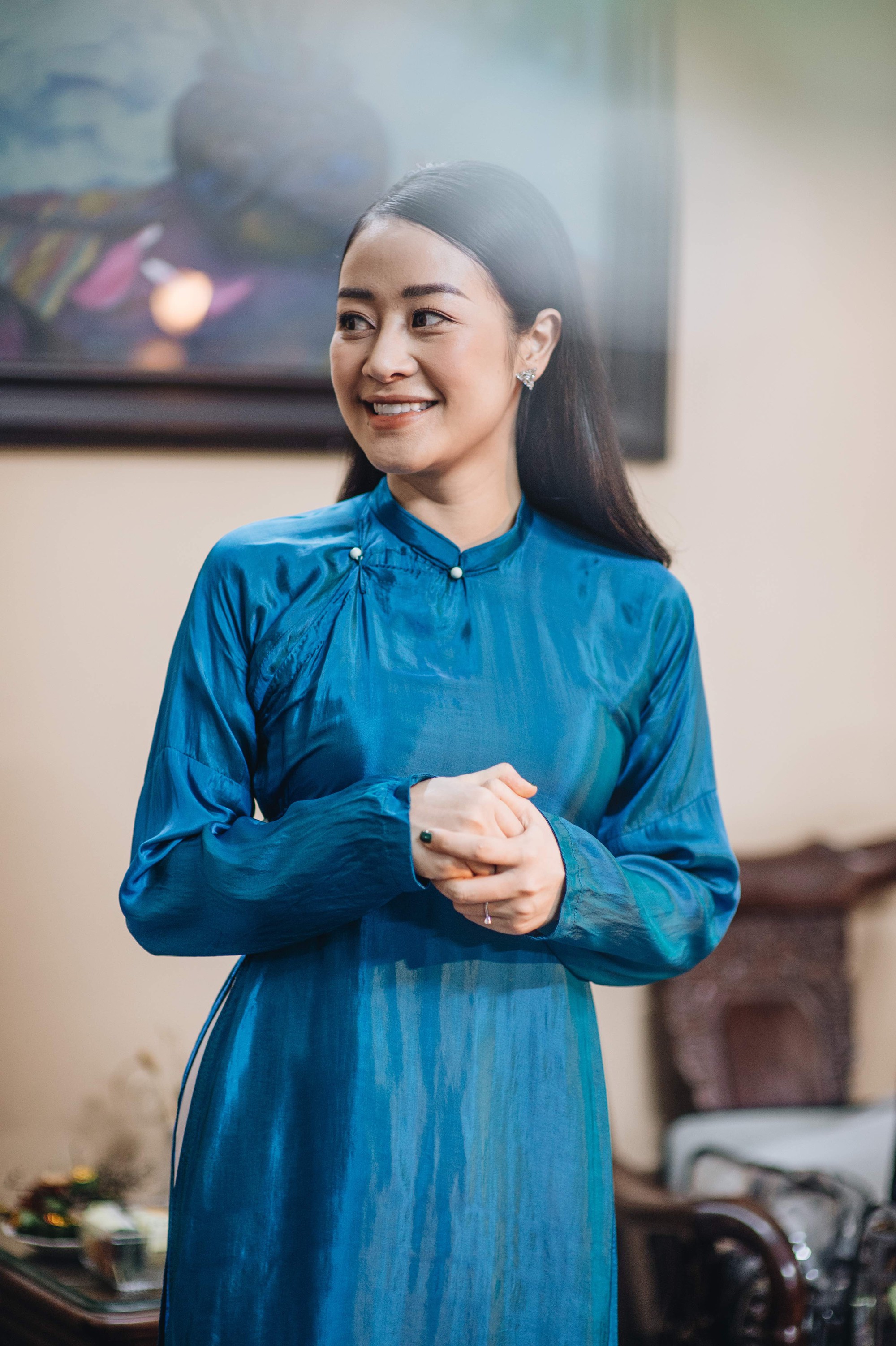 Chồng tương lai của MC Phí Linh lần đầu lộ diện, hạnh phúc hôn má cô dâu trong ngày ăn hỏi - 6 Chồng tương lai của MC Phí Linh lần đầu lộ diện, hạnh phúc hôn má cô dâu trong ngày ăn hỏi - 6