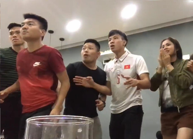 Bộ sưu tập áo đấu chứng minh Hải Quế là 'fan cứng' của Xuân Trường - 1 Bộ sưu tập áo đấu chứng minh Hải Quế là 'fan cứng' của Xuân Trường - 1