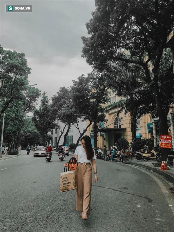 Tự chế mặt nạ hình khuôn mặt bạn thân check-in khắp Hà Nội, cô nàng bỗng 'nổi như cồn' khiến ai cũng muốn xin 'Info' Tự chế mặt nạ hình khuôn mặt bạn thân check-in khắp Hà Nội, cô nàng bỗng 'nổi như cồn' khiến ai cũng muốn xin 'Info'