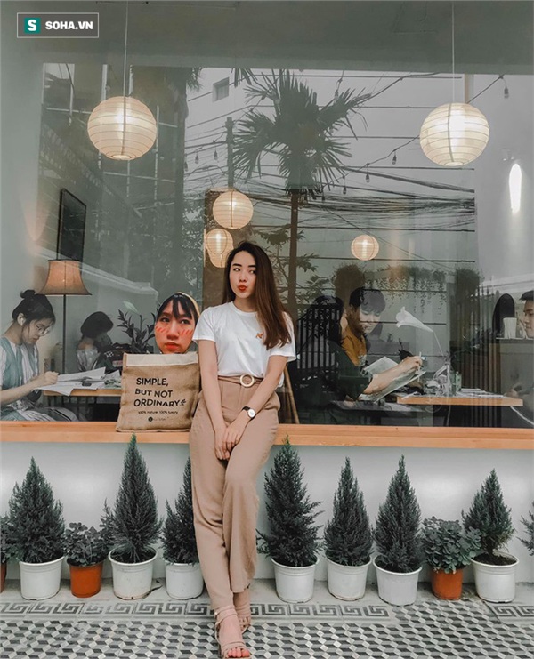 Tự chế mặt nạ hình khuôn mặt bạn thân check-in khắp Hà Nội, cô nàng bỗng 'nổi như cồn' khiến ai cũng muốn xin 'Info' - 3 Tự chế mặt nạ hình khuôn mặt bạn thân check-in khắp Hà Nội, cô nàng bỗng 'nổi như cồn' khiến ai cũng muốn xin 'Info' - 3