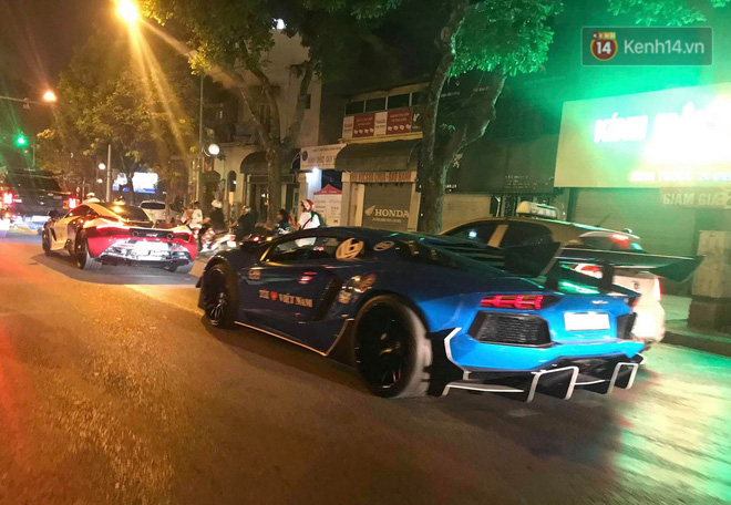 Dàn siêu xe hơn 300 tỷ rầm rộ tụ họp trên đường phố Hà Nội, Cường Đô La và vợ cũng xuất hiện với chiếc Audi R8V10 - 2 Dàn siêu xe hơn 300 tỷ rầm rộ tụ họp trên đường phố Hà Nội, Cường Đô La và vợ cũng xuất hiện với chiếc Audi R8V10 - 2