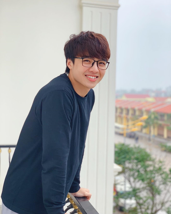 Các nam vlogger điển trai, body 6 múi, gu ăn mặc 'chất lừ' - 2 Các nam vlogger điển trai, body 6 múi, gu ăn mặc 'chất lừ' - 2