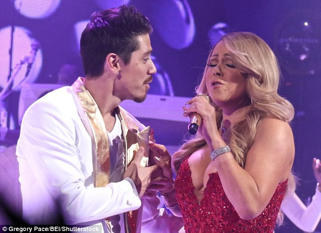 Scandal ngoại tình hot nhất thế giới thời điểm này: So sánh một Mariah Carey 'quằn quại' bên vũ công trẻ và một người vợ tương lai lạnh lùng bên vị hôn phu tỷ phú - 9 Scandal ngoại tình hot nhất thế giới thời điểm này: So sánh một Mariah Carey 'quằn quại' bên vũ công trẻ và một người vợ tương lai lạnh lùng bên vị hôn phu tỷ phú - 9