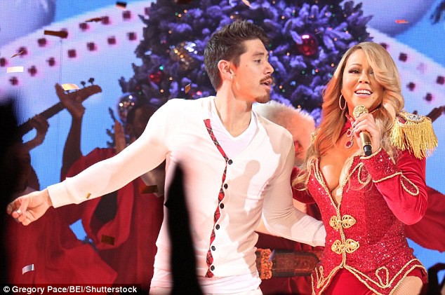 Scandal ngoại tình hot nhất thế giới thời điểm này: So sánh một Mariah Carey 'quằn quại' bên vũ công trẻ và một người vợ tương lai lạnh lùng bên vị hôn phu tỷ phú - 8 Scandal ngoại tình hot nhất thế giới thời điểm này: So sánh một Mariah Carey 'quằn quại' bên vũ công trẻ và một người vợ tương lai lạnh lùng bên vị hôn phu tỷ phú - 8