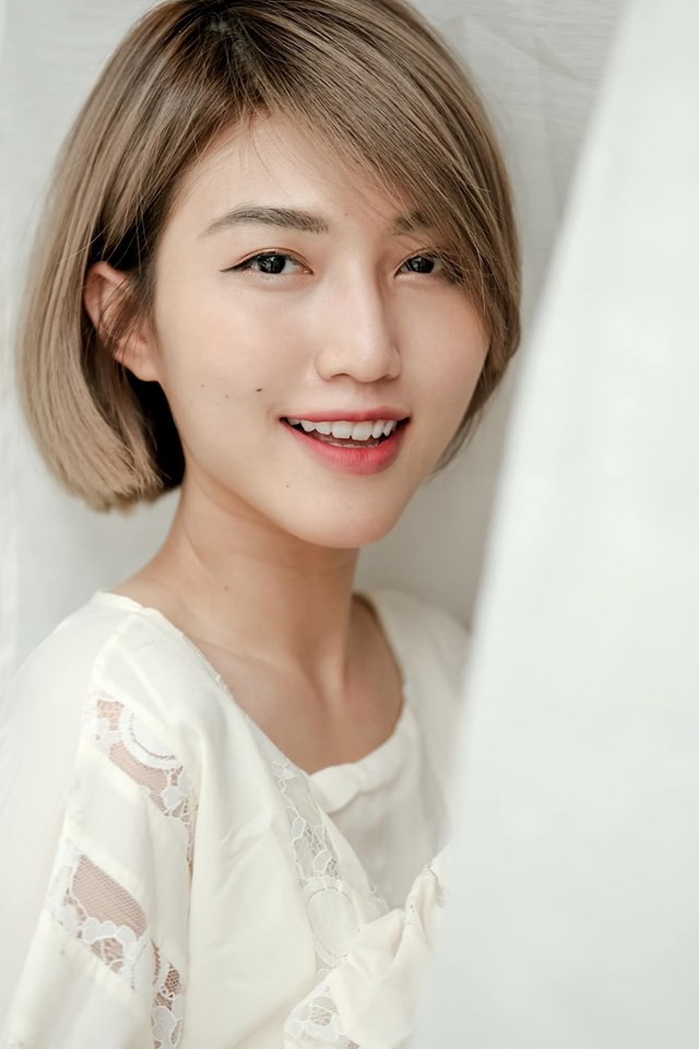 Nữ chính gây sốt với màn quỳ gối tỏ tình ở 'Người ấy là ai?': Thắng run bần bật trên sân khấu, bố mẹ mình đã rất sốc! - 6 Nữ chính gây sốt với màn quỳ gối tỏ tình ở 'Người ấy là ai?': Thắng run bần bật trên sân khấu, bố mẹ mình đã rất sốc! - 6