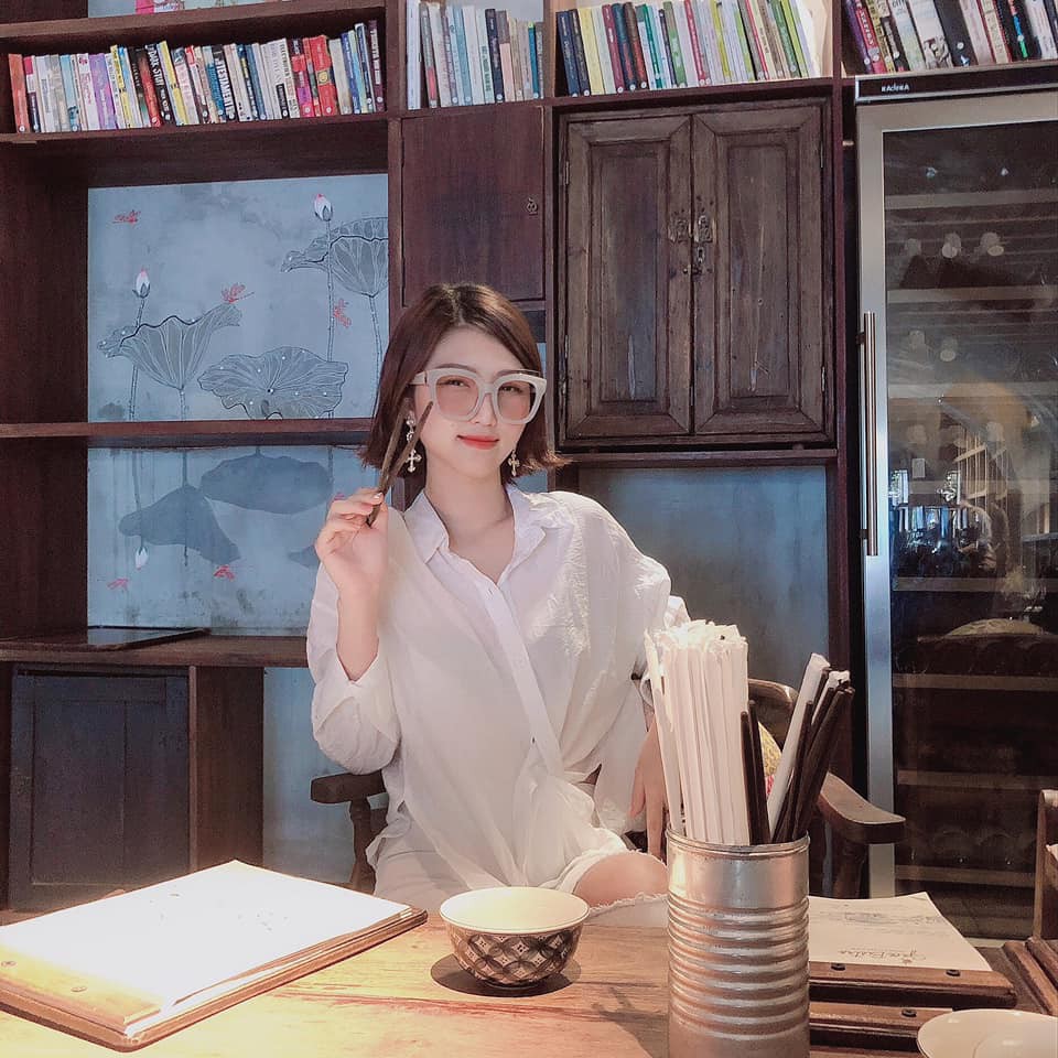 Nữ chính gây sốt với màn quỳ gối tỏ tình ở 'Người ấy là ai?': Thắng run bần bật trên sân khấu, bố mẹ mình đã rất sốc! - 7 Nữ chính gây sốt với màn quỳ gối tỏ tình ở 'Người ấy là ai?': Thắng run bần bật trên sân khấu, bố mẹ mình đã rất sốc! - 7