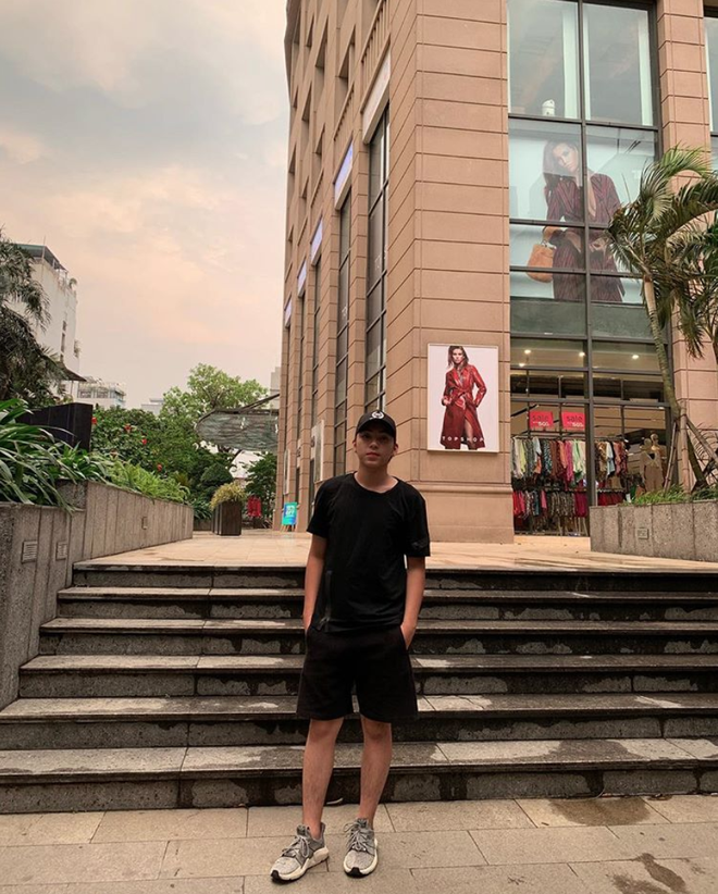 Long Hoàng sang Hàn Quốc theo lời mời của SM Entertainment, đi để trở về và kết quả là... tăng cân - 1 Long Hoàng sang Hàn Quốc theo lời mời của SM Entertainment, đi để trở về và kết quả là... tăng cân - 1