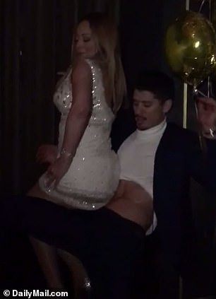Mariah Carey - Diva đình đám trở nên xấu xí với loạt sở thích bệnh hoạn, lộ 'phốt' ngoại tình hot nhất thế giới những ngày qua - 9 Mariah Carey - Diva đình đám trở nên xấu xí với loạt sở thích bệnh hoạn, lộ 'phốt' ngoại tình hot nhất thế giới những ngày qua - 9