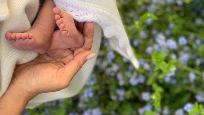 Sau bao ngày chờ đợi, Hoàng tử Harry và Meghan cũng chịu công bố ảnh chụp cận mặt con trai đúng dịp 'Ngày của bố' - 2 Sau bao ngày chờ đợi, Hoàng tử Harry và Meghan cũng chịu công bố ảnh chụp cận mặt con trai đúng dịp 'Ngày của bố' - 2