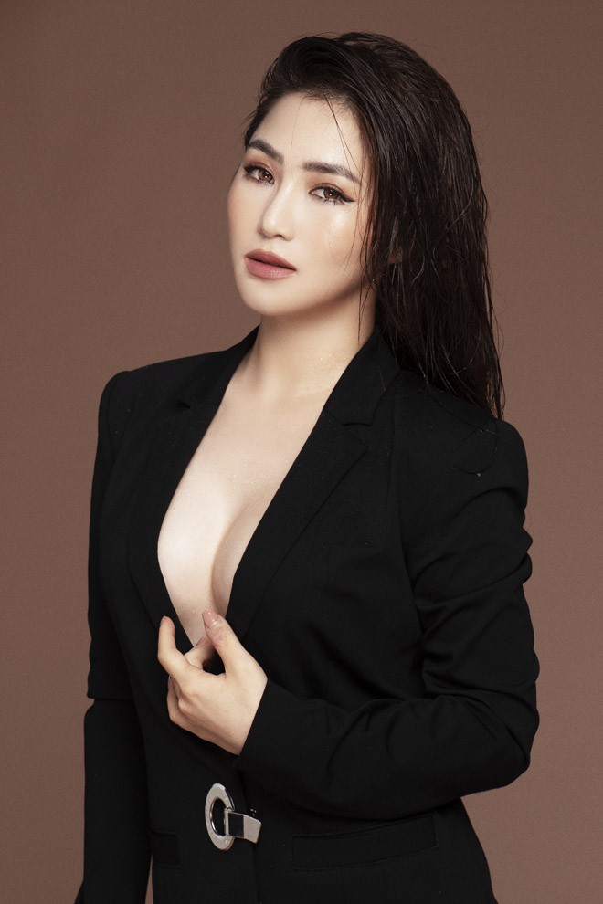 Rộ tin đồn Hương Tràm sang Mỹ là để trốn chạy tình yêu với Mai Tài Phến - 1 Rộ tin đồn Hương Tràm sang Mỹ là để trốn chạy tình yêu với Mai Tài Phến - 1