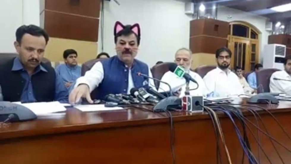 Livestream họp báo mà 'quên' tắt filter mèo cute, quan chức Pakistan gây xôn xao MXH quốc tế Livestream họp báo mà 'quên' tắt filter mèo cute, quan chức Pakistan gây xôn xao MXH quốc tế