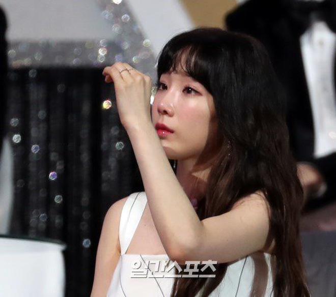 Taeyeon (SNSD) gây sốc khi tiết lộ bị trầm cảm đến mức phải dùng thuốc, fan lo lắng nghĩ tới vụ tự tử của Jonghyun - 8 Taeyeon (SNSD) gây sốc khi tiết lộ bị trầm cảm đến mức phải dùng thuốc, fan lo lắng nghĩ tới vụ tự tử của Jonghyun - 8