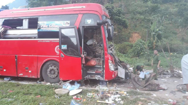 Hiện trường vụ tai nạn kinh hoàng khiến 3 người tử vong, 38 người bị thương ở Hòa Bình - 10 Hiện trường vụ tai nạn kinh hoàng khiến 3 người tử vong, 38 người bị thương ở Hòa Bình - 10
