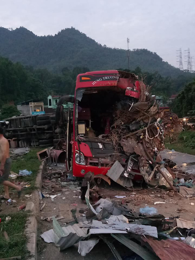 Hiện trường vụ tai nạn kinh hoàng khiến 3 người tử vong, 38 người bị thương ở Hòa Bình - 12 Hiện trường vụ tai nạn kinh hoàng khiến 3 người tử vong, 38 người bị thương ở Hòa Bình - 12
