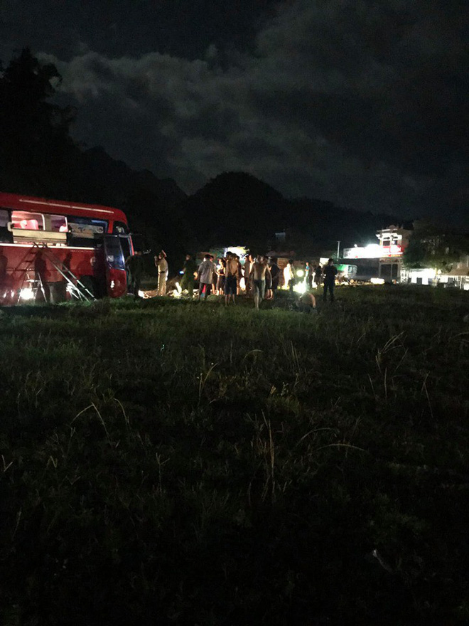 Hiện trường vụ tai nạn kinh hoàng khiến 3 người tử vong, 38 người bị thương ở Hòa Bình - 7 Hiện trường vụ tai nạn kinh hoàng khiến 3 người tử vong, 38 người bị thương ở Hòa Bình - 7