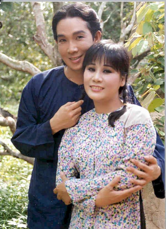 Sau hai năm chữa bệnh, dung mạo 'ông hoàng cải lương Hồ Quảng' Vũ Linh giờ ra sao? - 2 Sau hai năm chữa bệnh, dung mạo 'ông hoàng cải lương Hồ Quảng' Vũ Linh giờ ra sao? - 2
