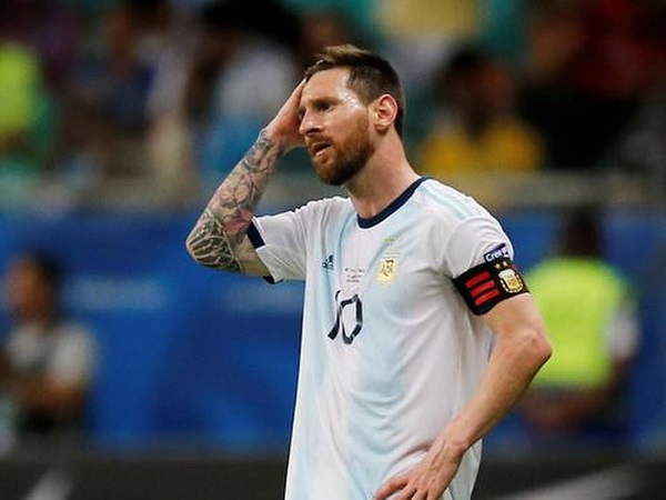 Messi mất gần 1 giờ đồng hồ để giải thích về thất bại của Argentina Messi mất gần 1 giờ đồng hồ để giải thích về thất bại của Argentina