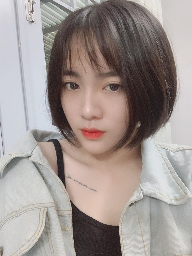Mặc đồng phục chụp vội tấm ảnh, nữ sinh 2001 khiến dân tình chao đảo vì quá xinh xắn, ngọt ngào - 13 Mặc đồng phục chụp vội tấm ảnh, nữ sinh 2001 khiến dân tình chao đảo vì quá xinh xắn, ngọt ngào - 13