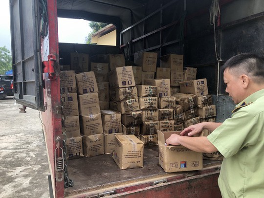 Bắt giữ 8.000 que kem Trung Quốc nhập lậu Bắt giữ 8.000 que kem Trung Quốc nhập lậu