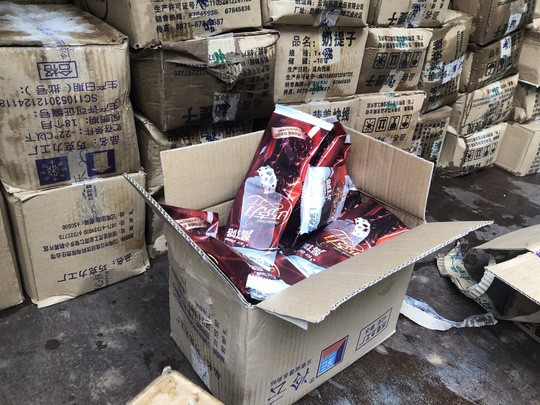 Bắt giữ 8.000 que kem Trung Quốc nhập lậu - 1 Bắt giữ 8.000 que kem Trung Quốc nhập lậu - 1