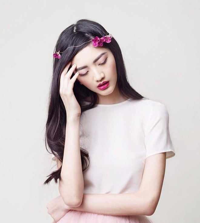 Cô gái giản dị vẫn nổi bật cả góc tàu điện ngầm, biết được danh tính lại càng bất ngờ hơn - 11 Cô gái giản dị vẫn nổi bật cả góc tàu điện ngầm, biết được danh tính lại càng bất ngờ hơn - 11