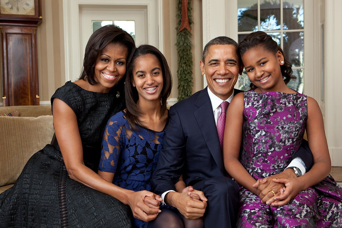 Con gái út của ông Barack Obama: Hành trình lột xác đáng kinh ngạc từ vịt hóa thiên nga và những bí mật giờ mới được hé lộ - 2 Con gái út của ông Barack Obama: Hành trình lột xác đáng kinh ngạc từ vịt hóa thiên nga và những bí mật giờ mới được hé lộ - 2