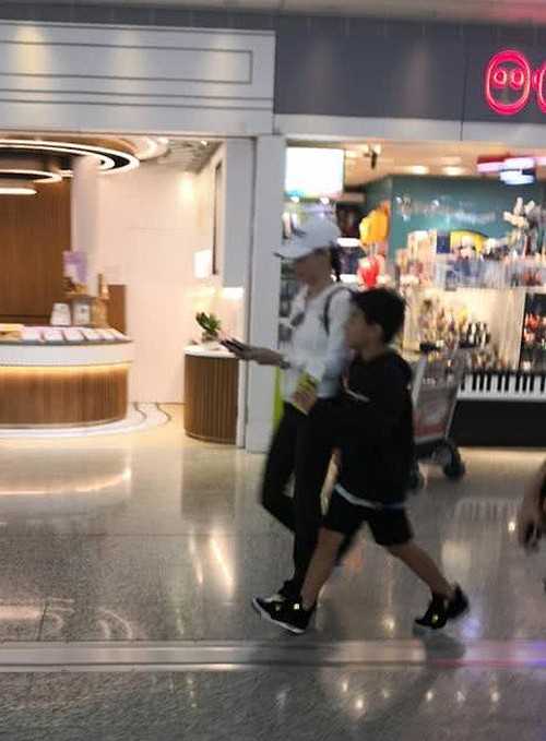Lộ diện bạn trai đại gia - bố con trai thứ 3 của Trương Bá Chi giữa ồn ào nói dối, ở bẩn - 1 Lộ diện bạn trai đại gia - bố con trai thứ 3 của Trương Bá Chi giữa ồn ào nói dối, ở bẩn - 1