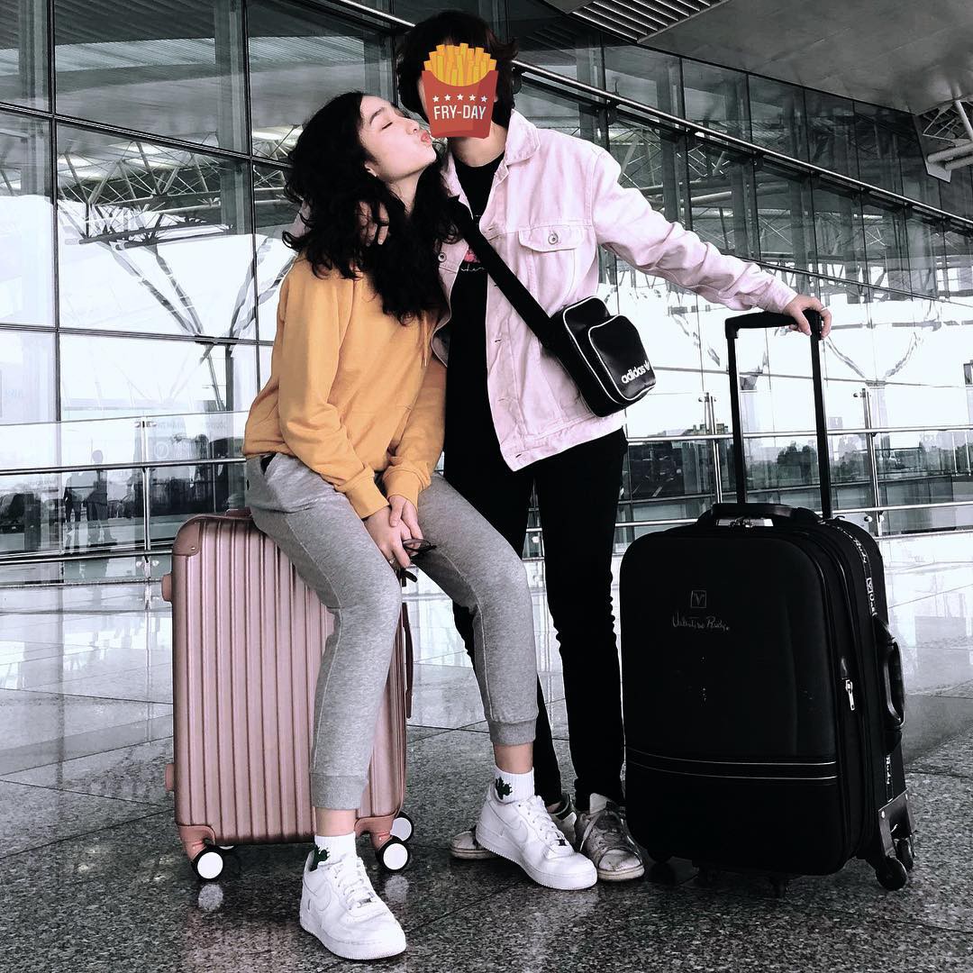 Ánh Dương 'Về nhà đi con': Trong phim thì mê mẩn Rooster, ngoài đời thì cứ sểnh ra là chụp ảnh với gái xinh! - 4 Ánh Dương 'Về nhà đi con': Trong phim thì mê mẩn Rooster, ngoài đời thì cứ sểnh ra là chụp ảnh với gái xinh! - 4