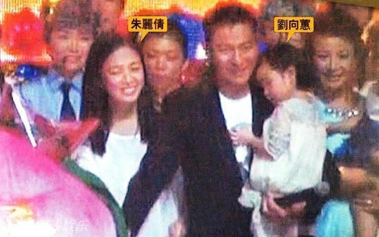 Người đàn bà 25 năm đứng trong bóng tối của Lưu Đức Hoa: 'Trăm lối đi chỉ mong một lối về, vạn người nhớ không bằng một người thương' - 6 Người đàn bà 25 năm đứng trong bóng tối của Lưu Đức Hoa: 'Trăm lối đi chỉ mong một lối về, vạn người nhớ không bằng một người thương' - 6