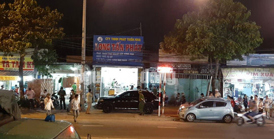Khám xét nhà, công ty của chủ doanh nghiệp kêu giang hồ vây xe công an - 1 Khám xét nhà, công ty của chủ doanh nghiệp kêu giang hồ vây xe công an - 1