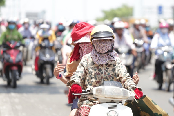 Dự báo thời tiết 20/6, Hà Nội ngoài trời nắng nóng 40 độ Dự báo thời tiết 20/6, Hà Nội ngoài trời nắng nóng 40 độ
