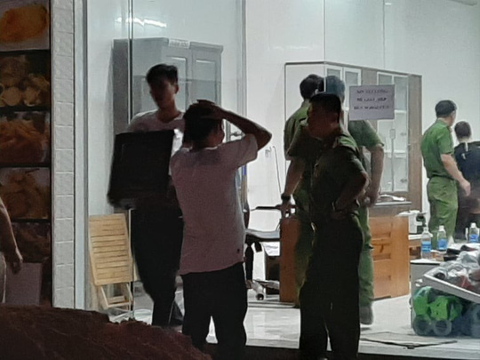 Khám xét nhà, công ty của chủ doanh nghiệp kêu giang hồ vây xe công an - 5 Khám xét nhà, công ty của chủ doanh nghiệp kêu giang hồ vây xe công an - 5