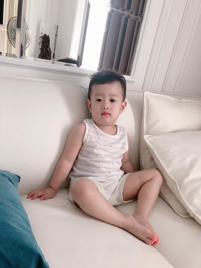 Hậu ly hôn, Việt Anh bày tỏ nỗi nhớ con trai cùng lời nói đầy ẩn ý: 'Đàn ông không lườm mà nhìn thẳng mặt luôn' Hậu ly hôn, Việt Anh bày tỏ nỗi nhớ con trai cùng lời nói đầy ẩn ý: 'Đàn ông không lườm mà nhìn thẳng mặt luôn'
